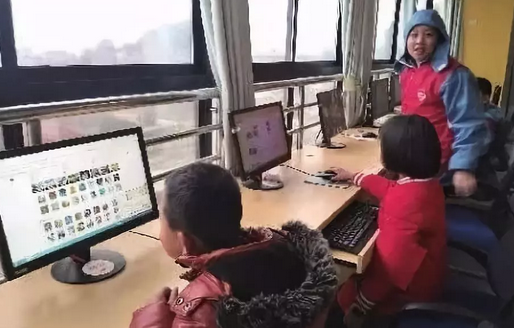 [场所] 湖南省长沙市社区“绿色网吧”成孩子们的“小课堂”
